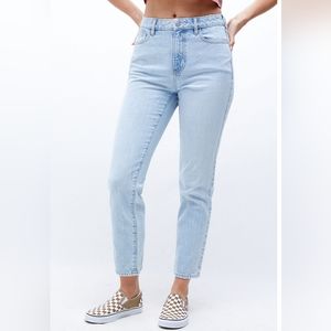 🆕🌻PacSun High rise Mom Jeans Size 23/0 straight-leg ankle